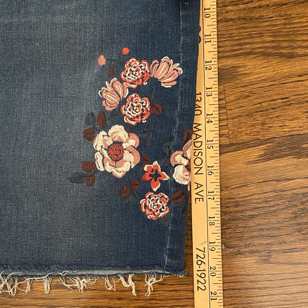 Seven7 Dark Blue Denim Skirt, Coral Floral Embroidery SZ 14 - Picture 5 of 10
